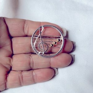 Music notes silver and gold tone Brooch